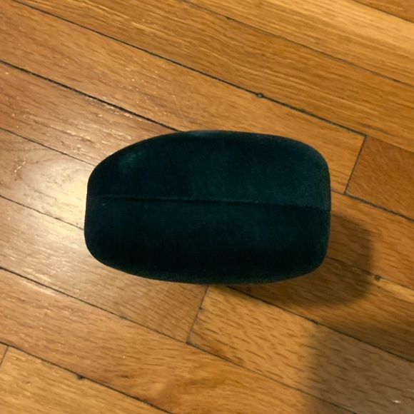 Gucci Sunglass case with soft drawstring bag and cleaning cloth - Picture 5 of 7